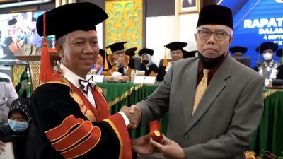 Milad ke-60, Empat Mantan Rektor UIR Terima Pin Emas