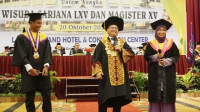 Unilak Wisuda 1.090 Mahasiswa S1 dan Pascasarjana