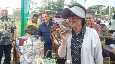 UGM Belajar Program Bank Sampah Ke Unilak