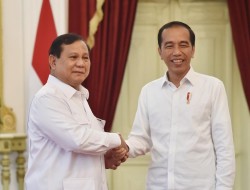 Literatur Institut: Jokowi Beri Sinyal Kuat Endorse Prabowo di Pilpres 2024