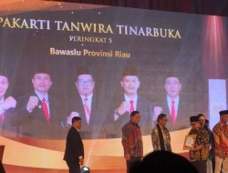 Bawaslu Riau Raih Penghargaan Ajang Anugerah Tinarbuka Komisi Informasi Pusat