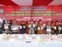 Polda Riau dan Polres Dumai Berhasil Ungkap Jaringan Narkotika 168.89 Kg Shabu dan 11.712 Butir Ekstasi