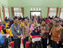 Diserahkan Komisi VIII DPR RI, 17 Mahasiswa Disabilitas Unilak Terima Bantuan Kemensos