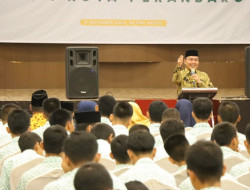 Siapkan Generasi Emas Madrasah, Kakanwil Buka Seminar ESQ Charakter Building MAN 1 Pekanbaru