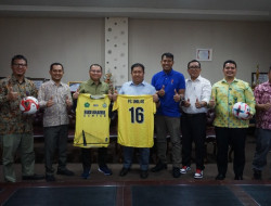 Rektor Unilak Dikunjungi Presiden Club Sepakbola Titian Teras