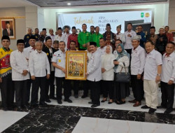 Terima Penghargaan FPK Riau, Gubri Ucapkan Terima Kasih kepada 69 Paguyuban se Riau